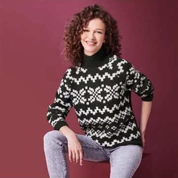پلیور یقه گرد ایستاده