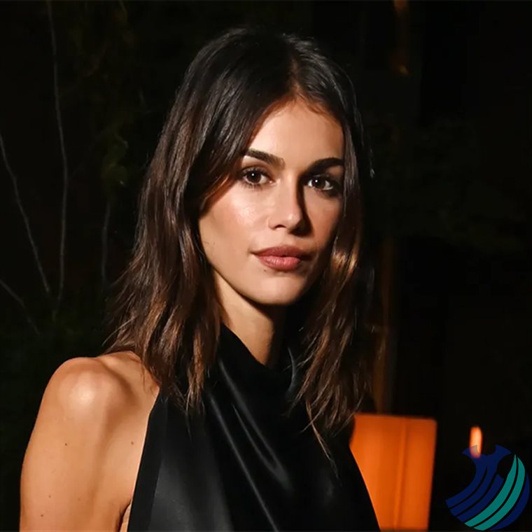 👠 دامن مدادی دوباره برگشت! تأیید رسمی Kaia Gerber برای ترند پاییز ۲۰۲۵